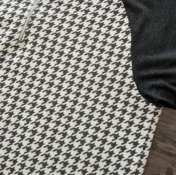 Brand new men's houndstooth Polo - Picture 6 of 7